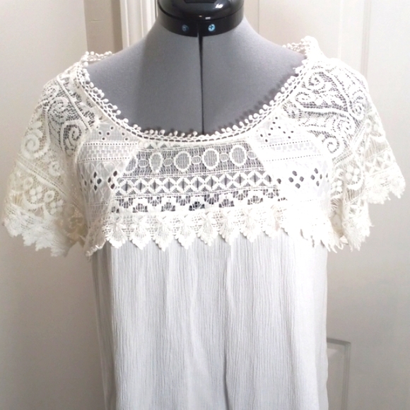 My Michelle Tops - My Michelle Sz Med White Cropped lace Top